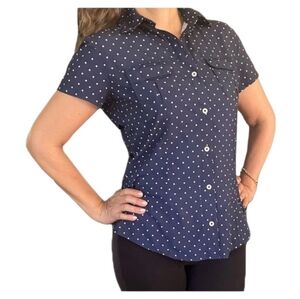 Magellan Women Fish Gear Blue and White Polka Dot Shortsleeve Blouse Size Large.